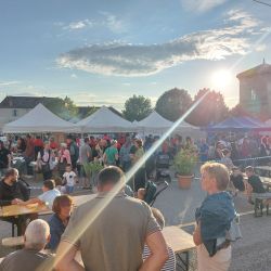 Marché d'été nocturne à Gy